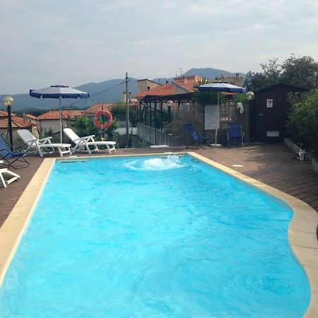 Gli Angeli Agriturismo Vila Cisano sul Neva Exterior foto