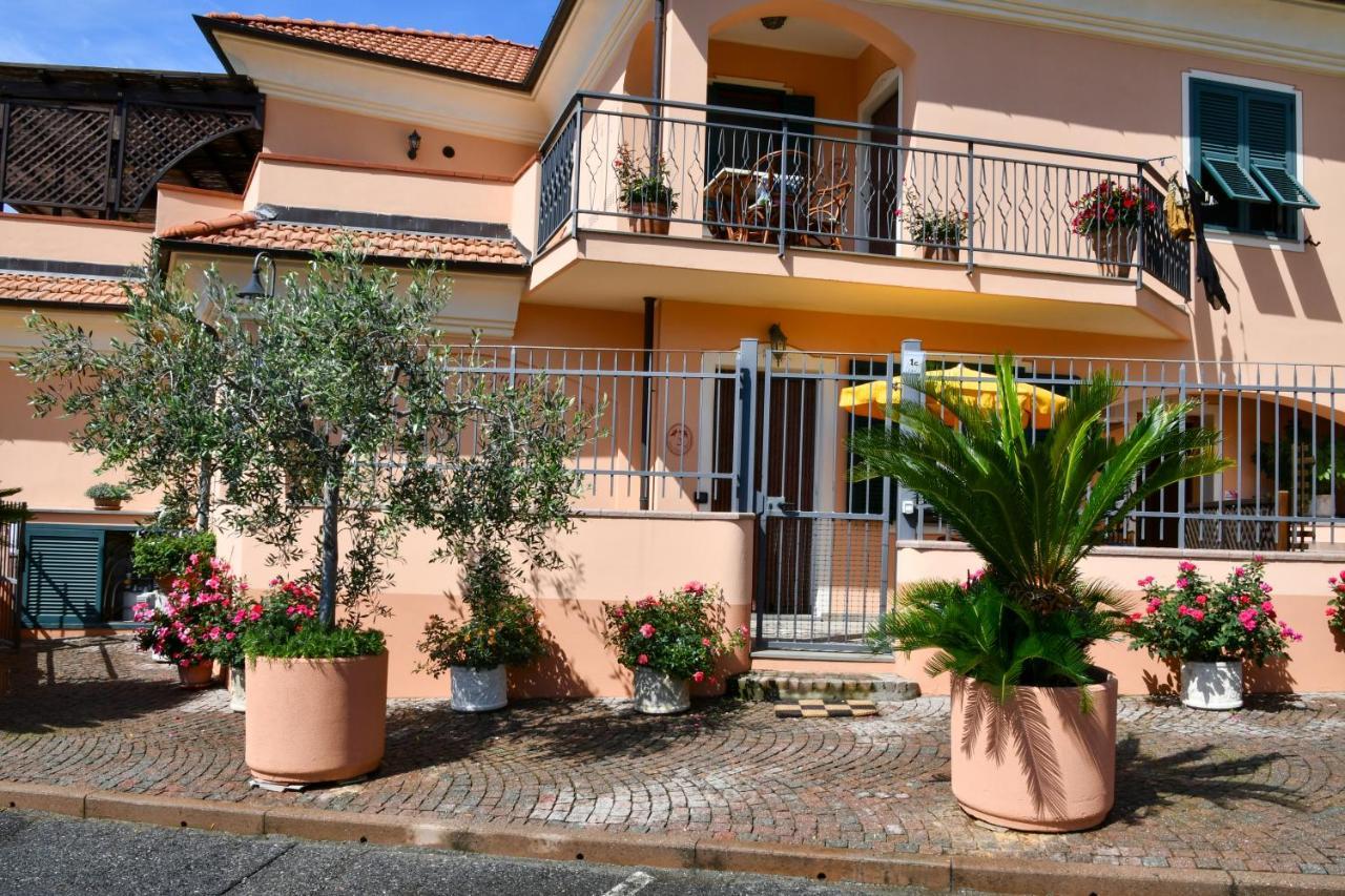 Gli Angeli Agriturismo Vila Cisano sul Neva Exterior foto